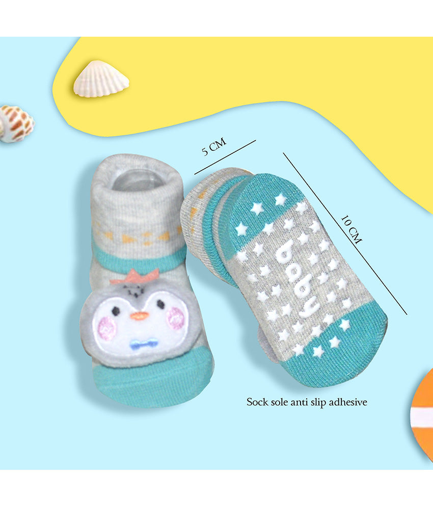 Baby socks with measurement details